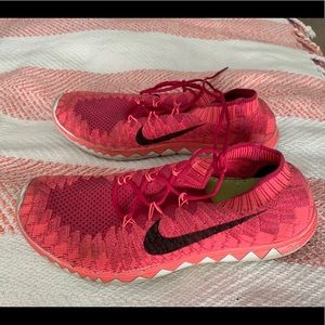 nike neon pink fly knit running shoes